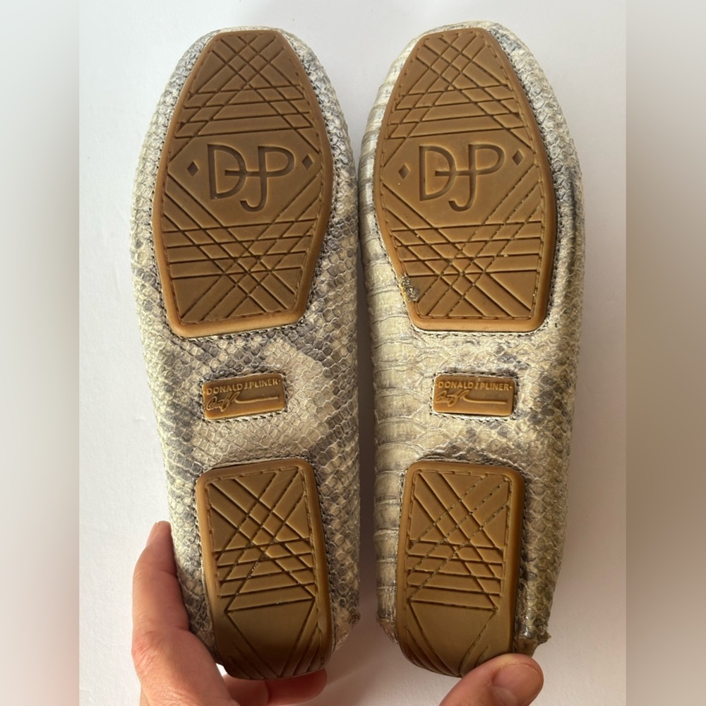 Donald J Pliner Mystic Beaded Flats Size 6M Snakeskin Embellished Loafers - Picture 5 of 10